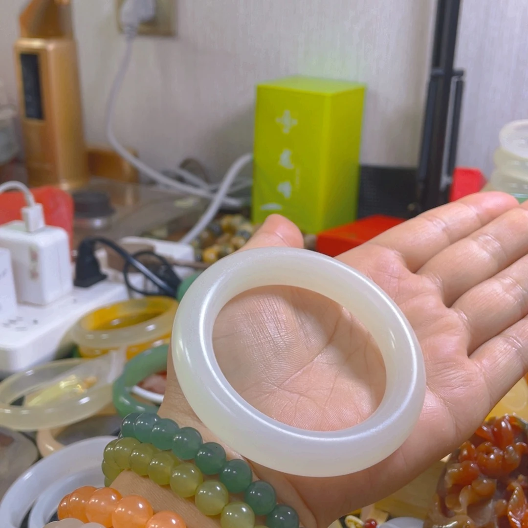 【闪购商品】长石玉未镶嵌手镯（开口镯）?**娘