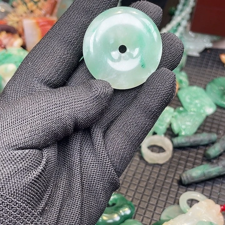 石英质玉未镶嵌颈饰