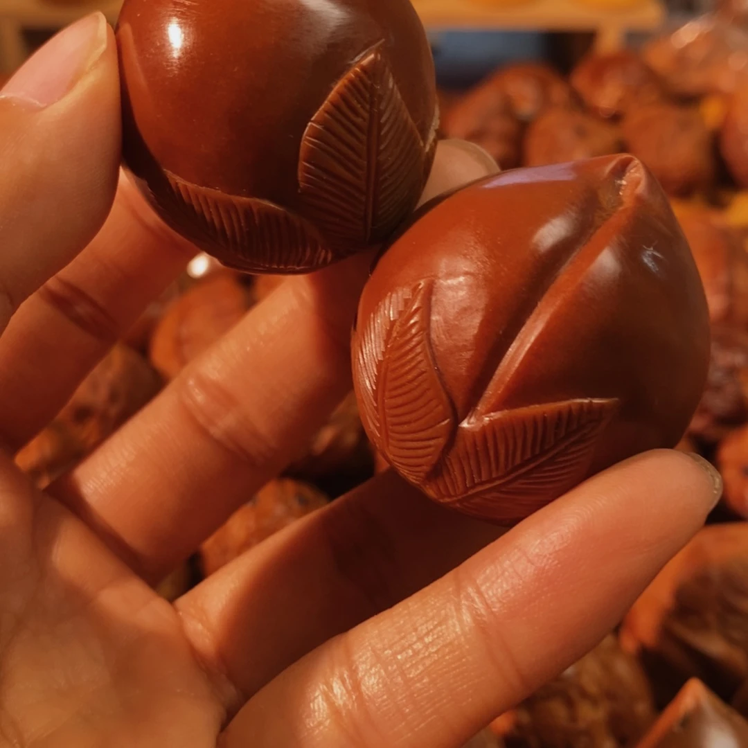 橄榄核把件难**涂寿桃一对