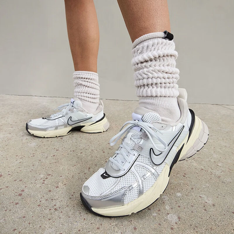 NIKE/耐克V2K Run女鞋运动鞋休闲板鞋 FD0736-100