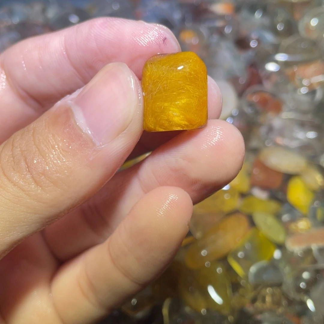 山***云只买单纯的吊坠，没带链子，属的性质。