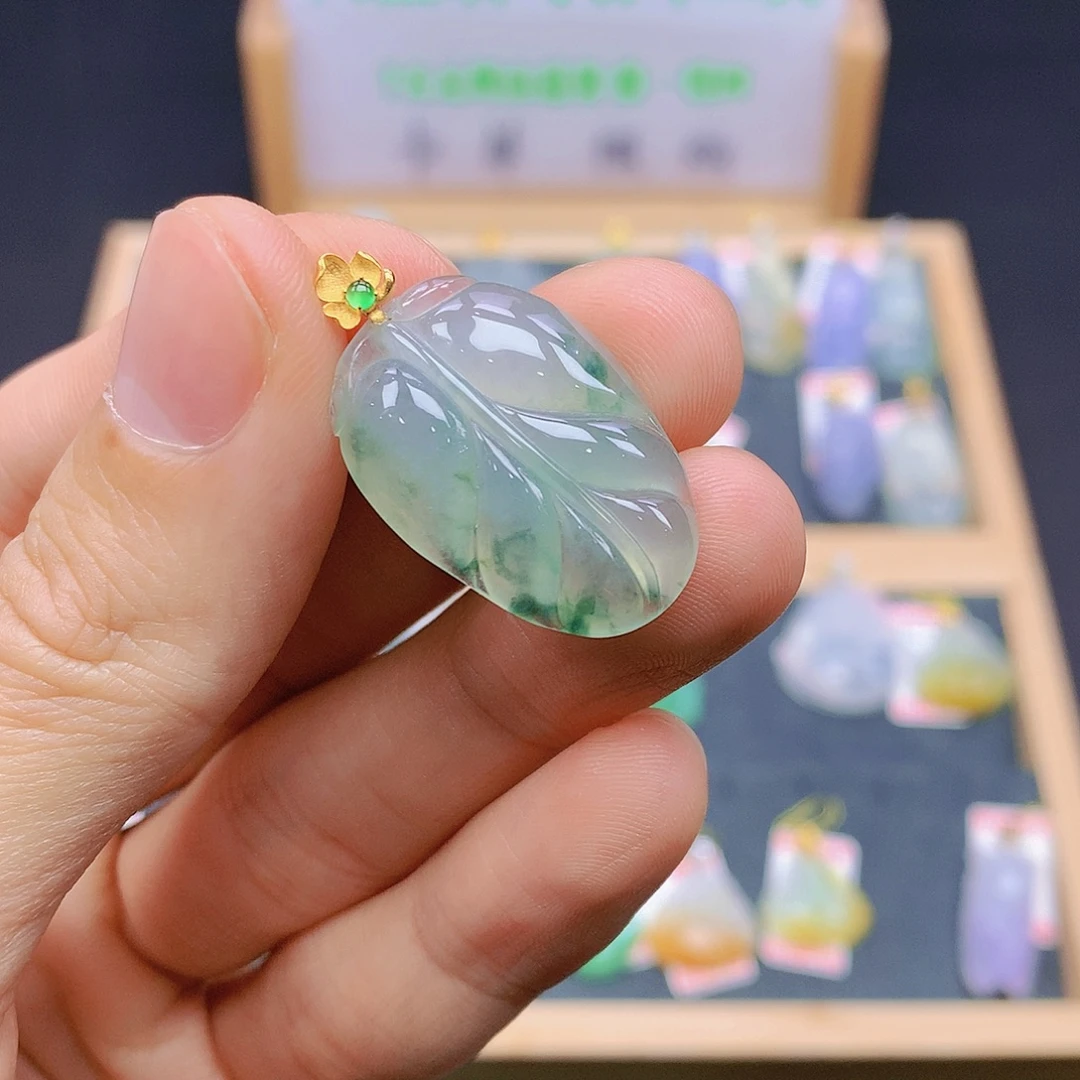 翡翠18K金镶嵌颈饰翡翠