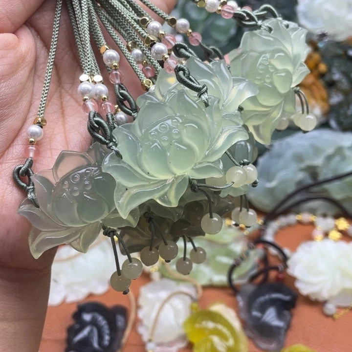 蛇纹石玉未镶嵌吊坠微瑕