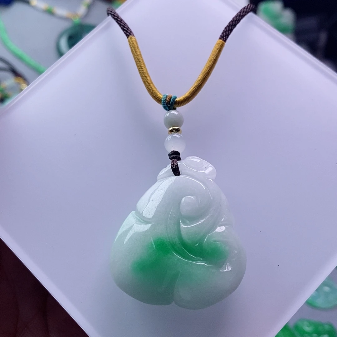 翡翠未镶嵌吊坠(赠链)