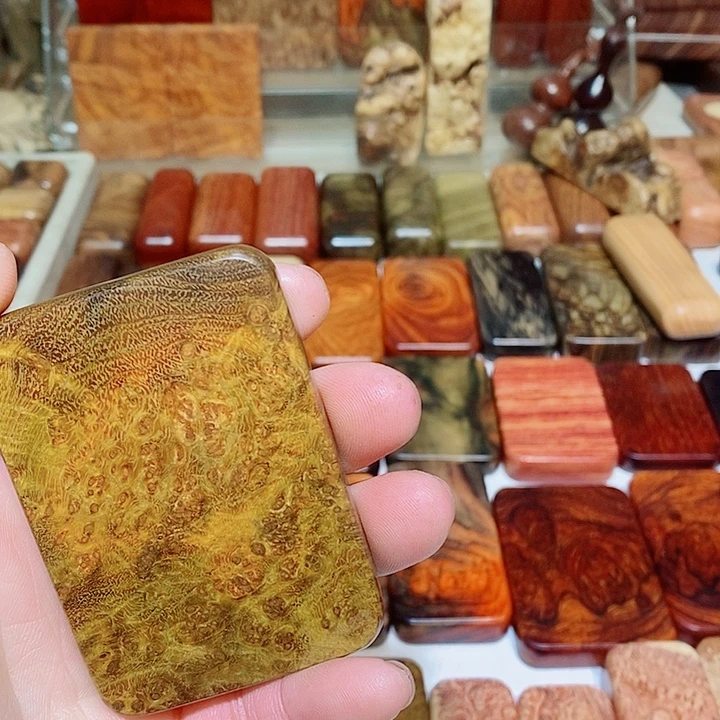 用***6香榧木木质哈把玩件58888