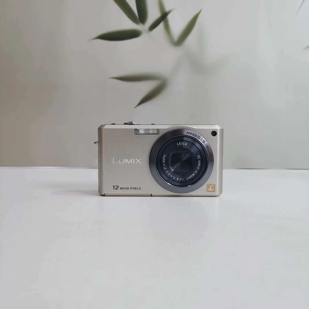 95新 Panasonic/松下 fx100香槟色ccd相机1200W像素3.6倍变焦日版