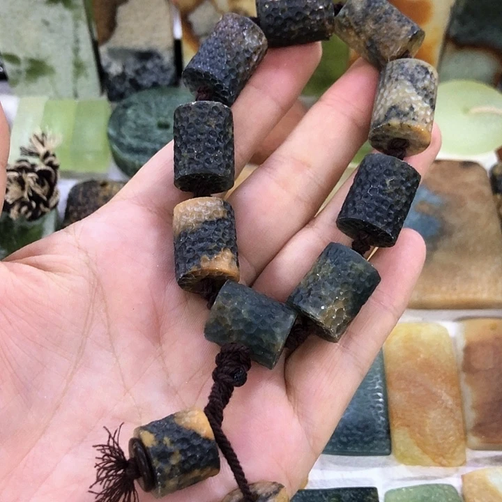 蛇纹石玉未镶嵌吊坠