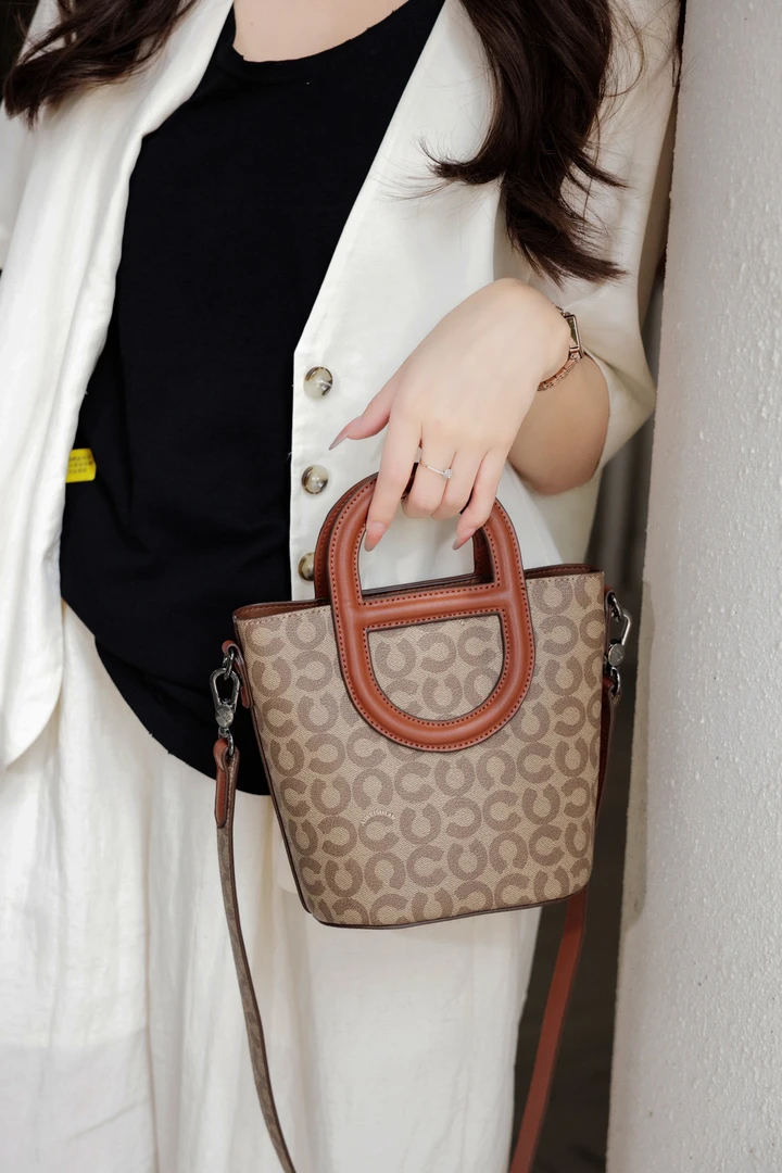 艾薇思曼2025新款女包时尚百搭单肩斜挎水桶包高级感小众设计感包