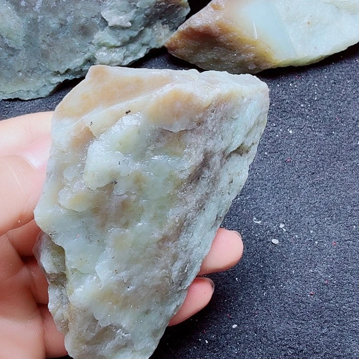 未镶嵌和田玉（糖玉）珠宝半成品