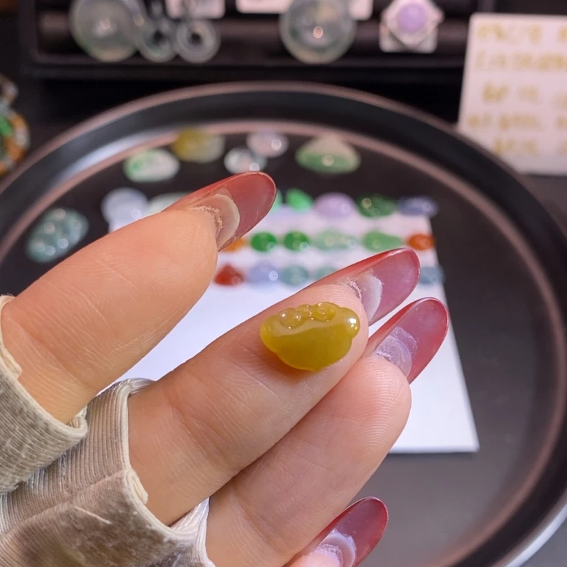 【闪购商品】翡翠挂件未镶嵌如意头