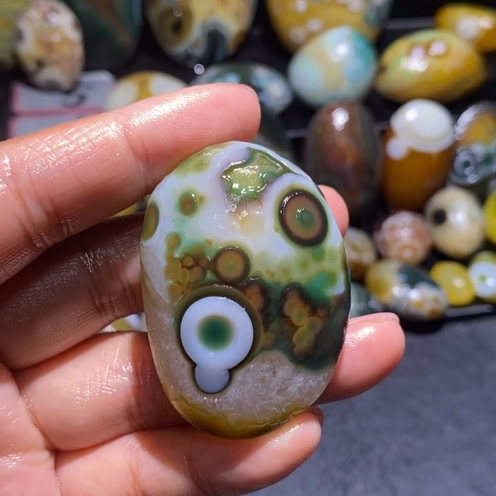 玛瑙/玉髓未镶嵌珠宝半成品20