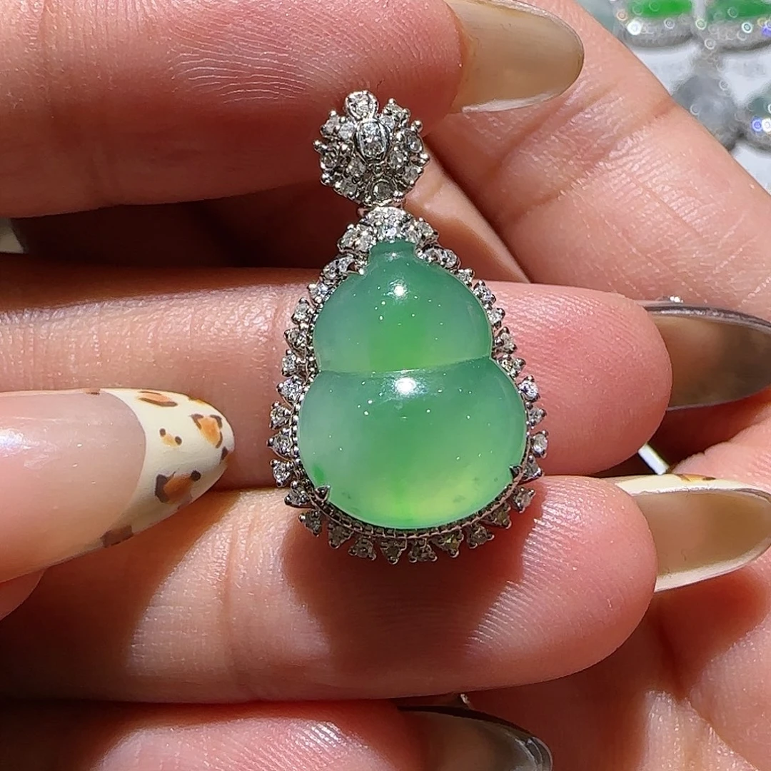 【闪购商品】颈饰18K金镶嵌翡翠天然