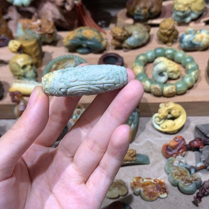 未镶嵌岫岩河磨玉（透闪石质玉）挂件