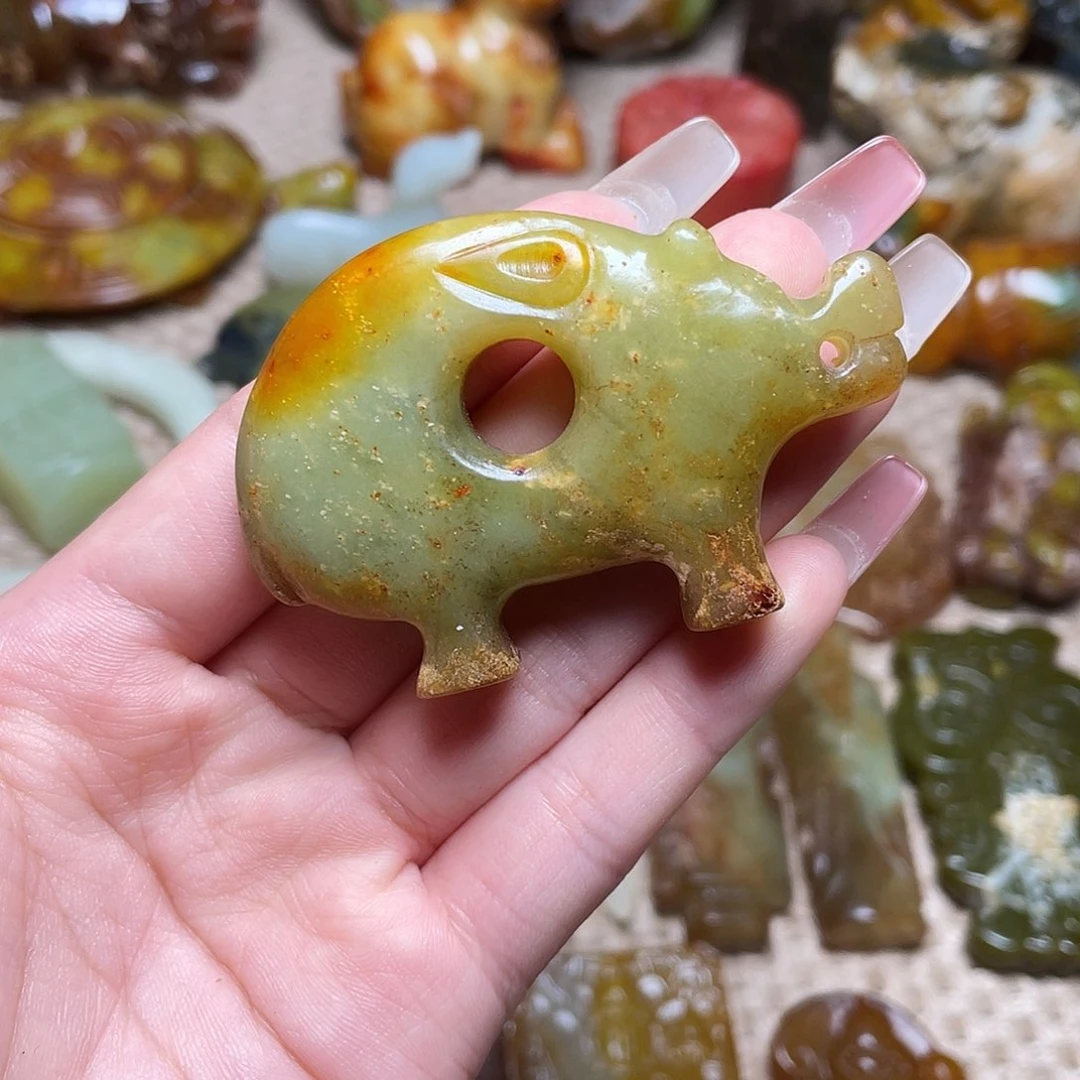 蛇纹石玉未镶嵌颈饰