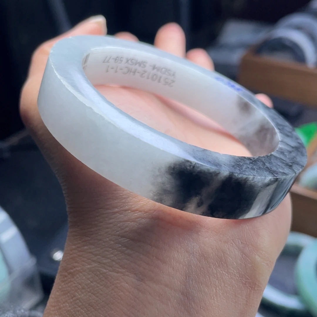 定制翡翠未镶嵌翡翠手镯