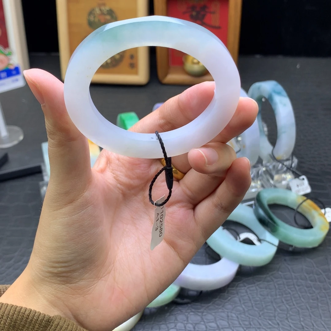 定制翡翠未镶嵌翡翠手镯