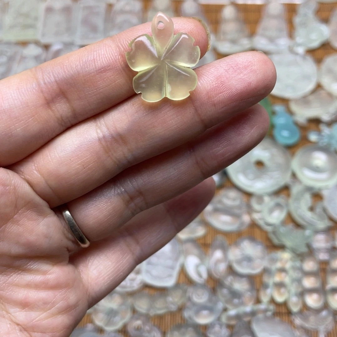 未镶嵌蛇纹石玉颈饰