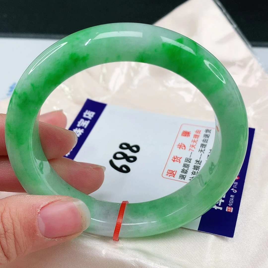 翡翠手镯未镶嵌翡翠