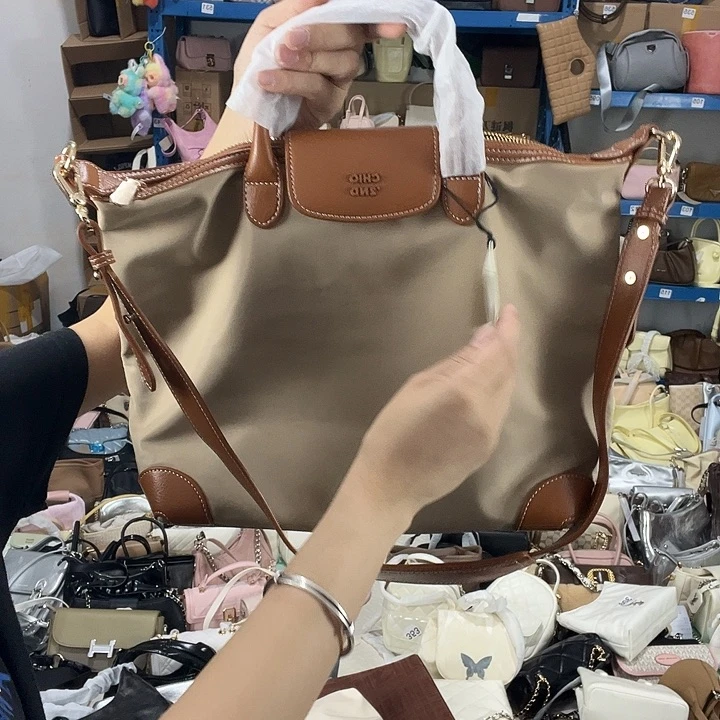 蚕丝小*健健康康平平安安