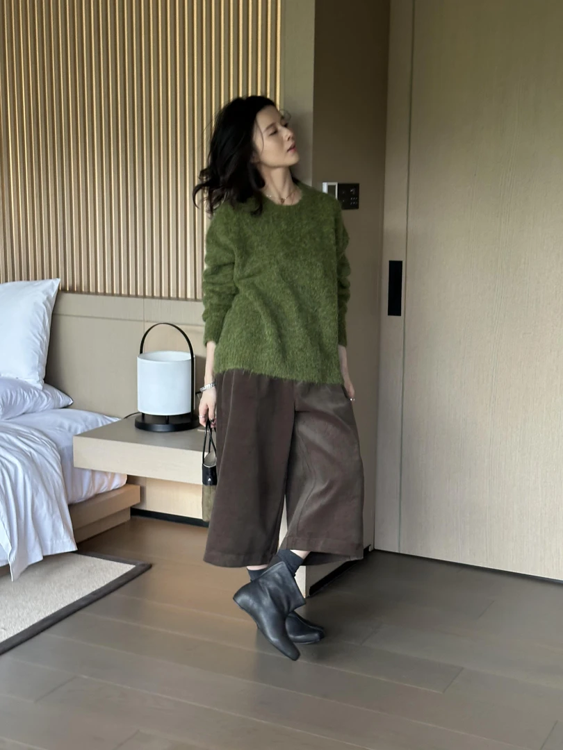2025秋季新款韩系慵懒风圆领套头宽松绿色针织毛衣上衣百搭阔腿裤