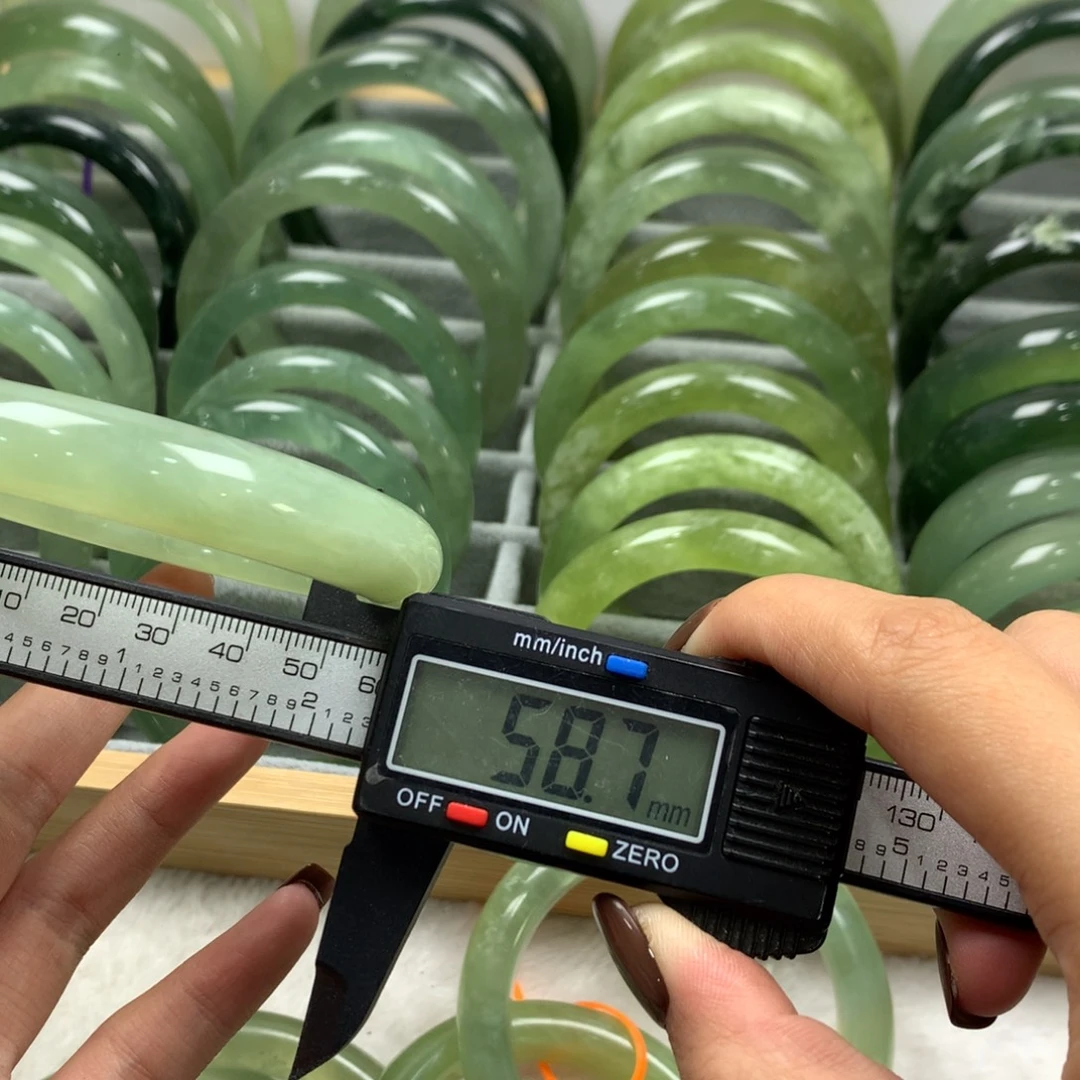 蛇纹石玉未镶嵌手镯496