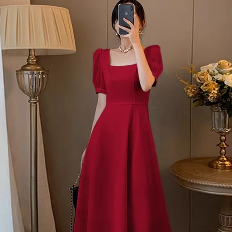 红色连衣裙女夏季新款法式婚宴收腰气质方领高级感赫本风敬酒服