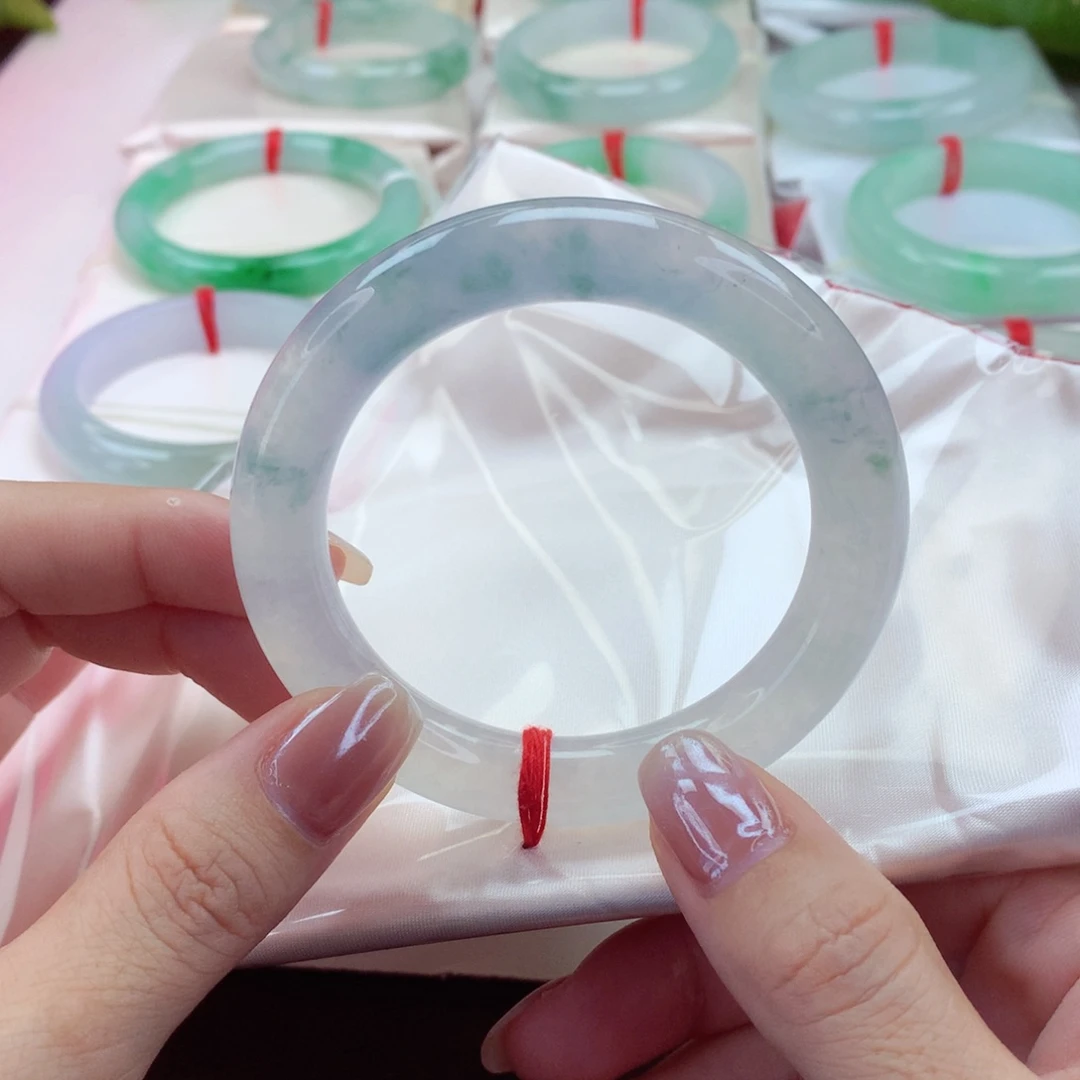 翡翠手镯（圆镯）未镶嵌54圈口冰透起光种水一致梦幻冰莫奈