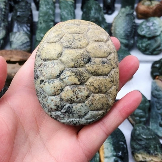 未镶嵌岫岩河磨玉（透闪石质玉）把件