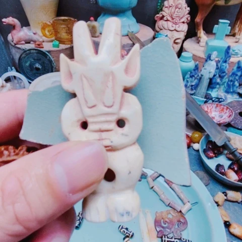 摆件瓷器和陶器中使用有较丰富和