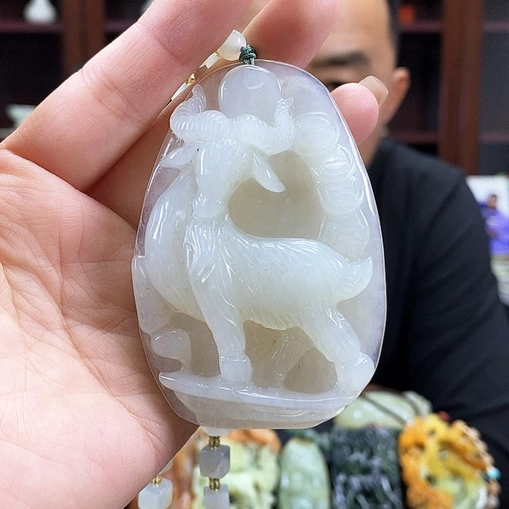 蛇纹石玉吊坠未镶嵌