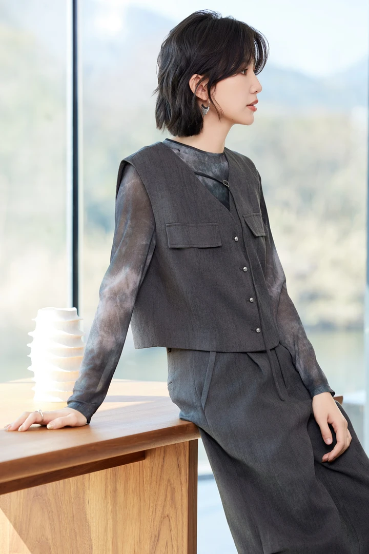 网布印花上衣圆领不规则下摆