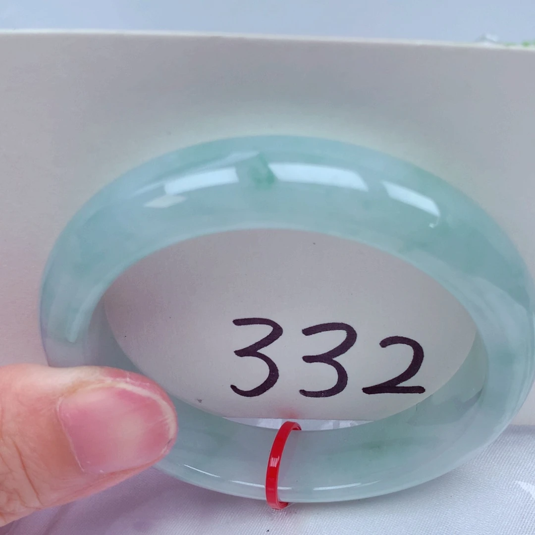 翡翠手镯未镶嵌翡翠