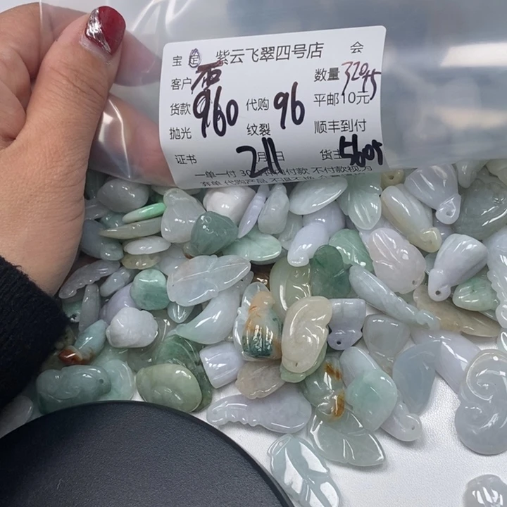 翡翠颈饰未镶嵌石*人天然翡翠