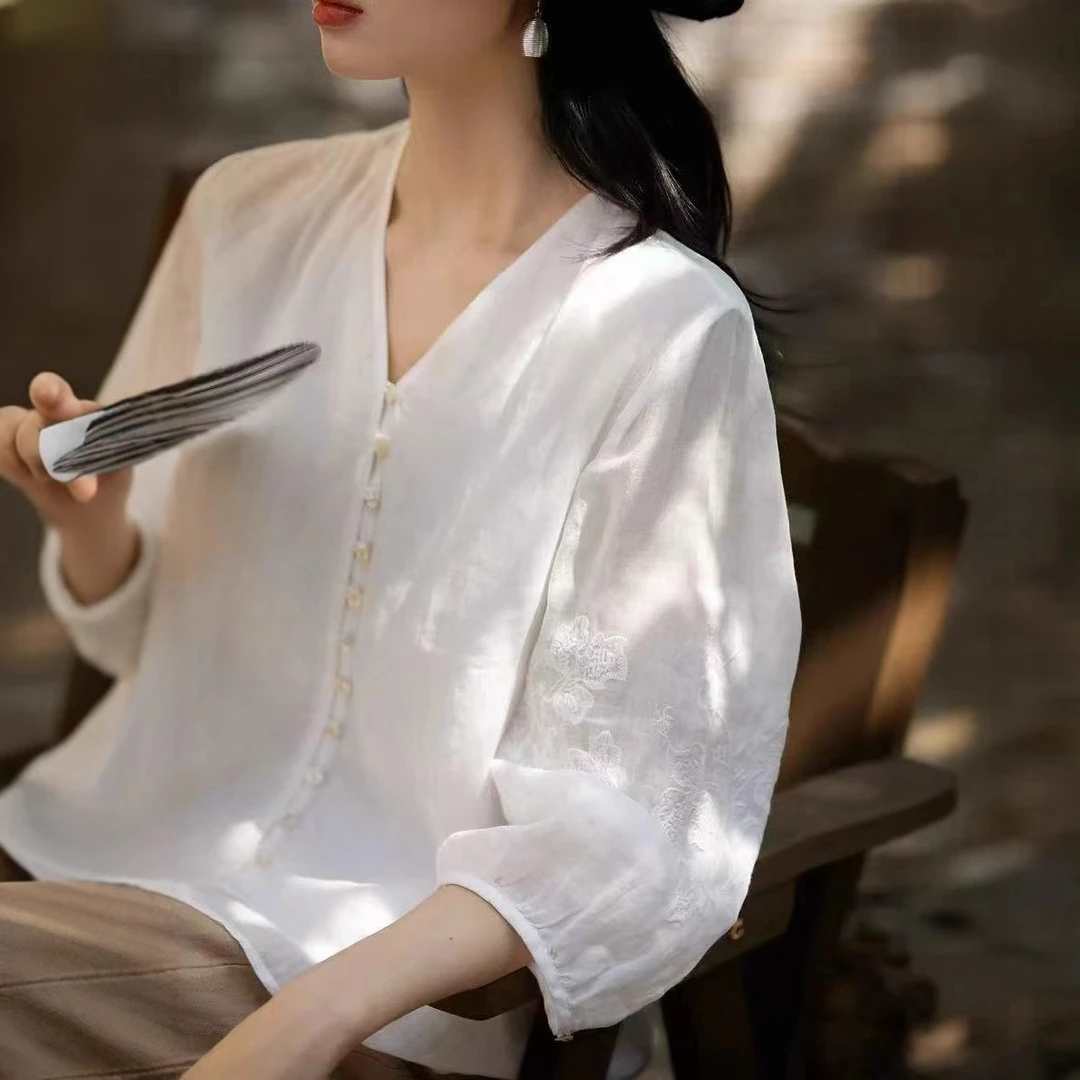 刺绣七分袖衬衫2025文艺复古清新V领单排扣百搭宽松开衫上衣