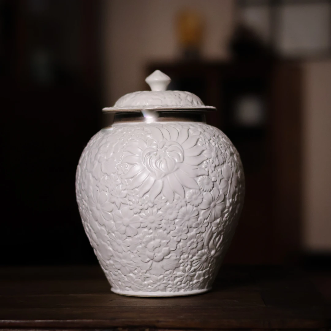 纳兰 不描银万花满雕大茶叶罐（2200ml）（Q5012）