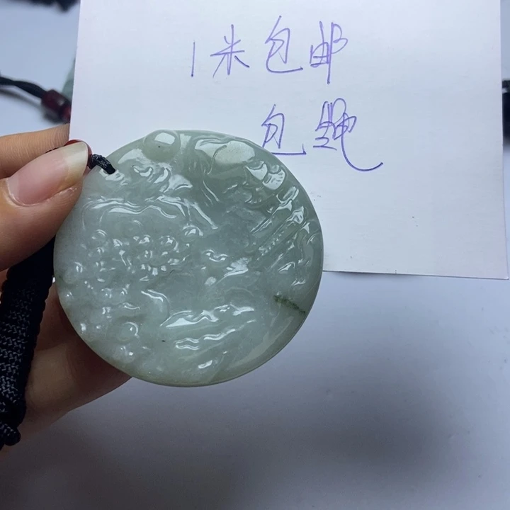 翡翠未镶嵌颈饰氼*。翡翠