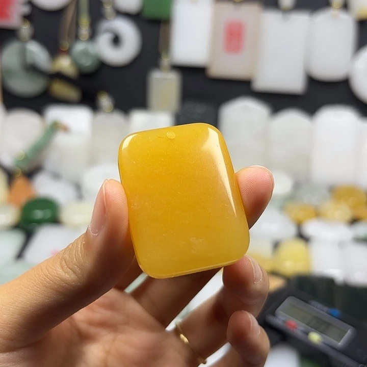 你***好颈饰未镶嵌石英质玉（金丝玉）