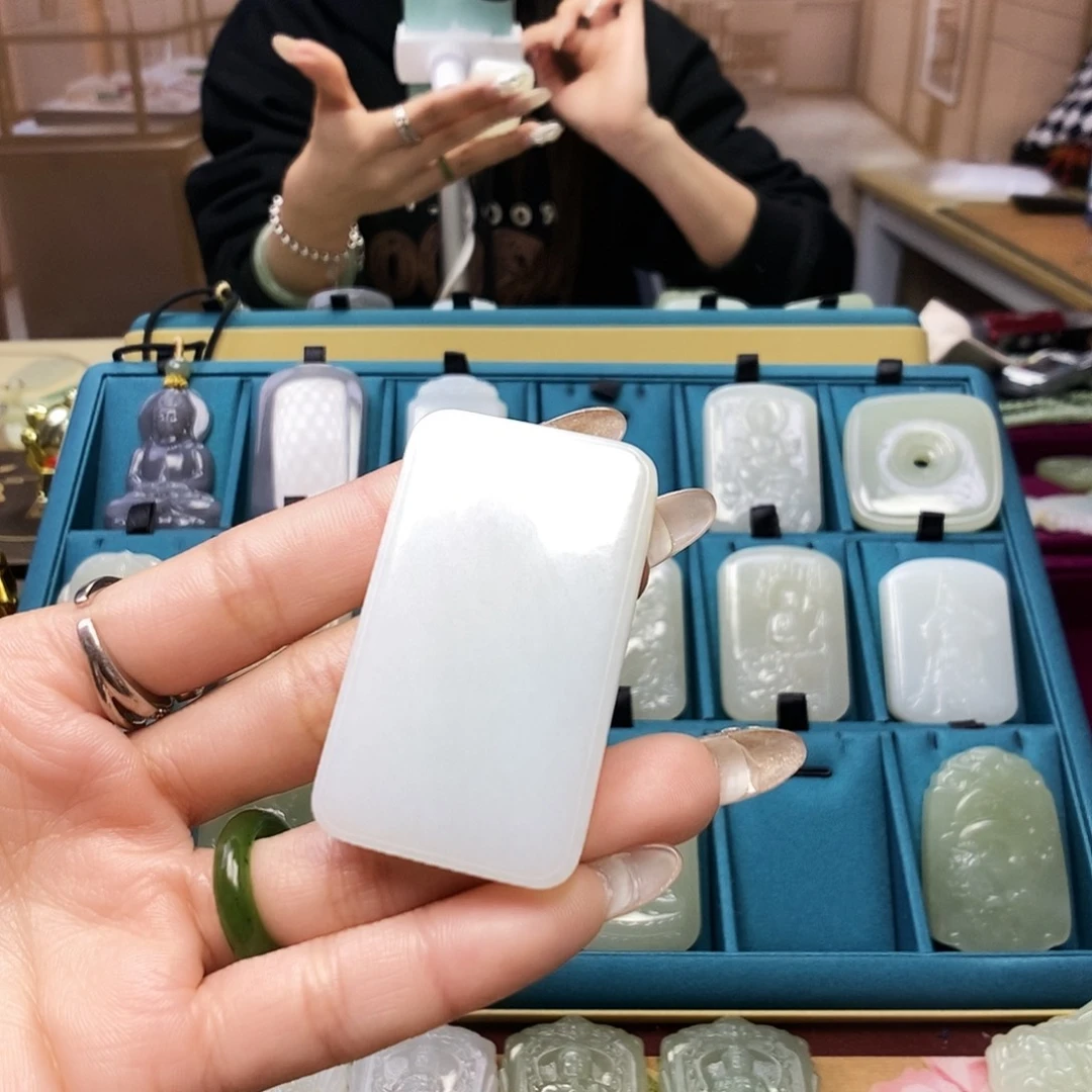 和田玉颈饰未镶嵌小****米