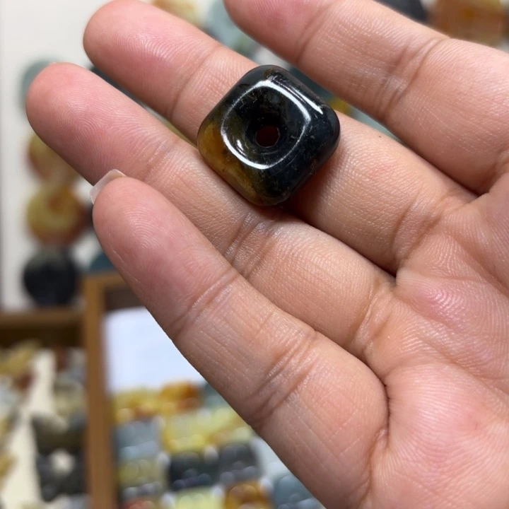 2***酸蛇纹石玉未镶嵌颈饰