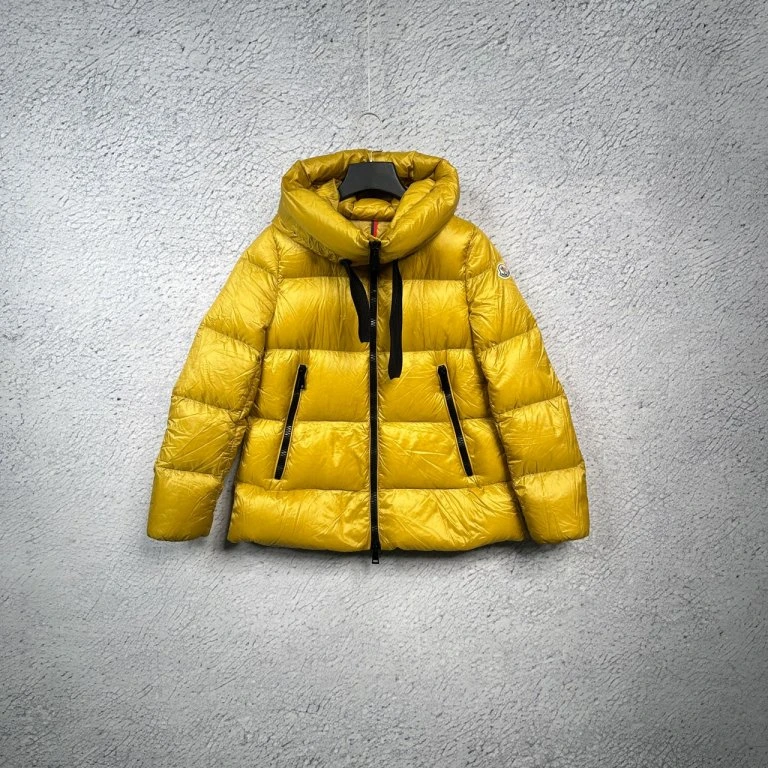 99新 MONCLER 黄色徽标贴饰连帽绗缝羽绒服拉链外套
