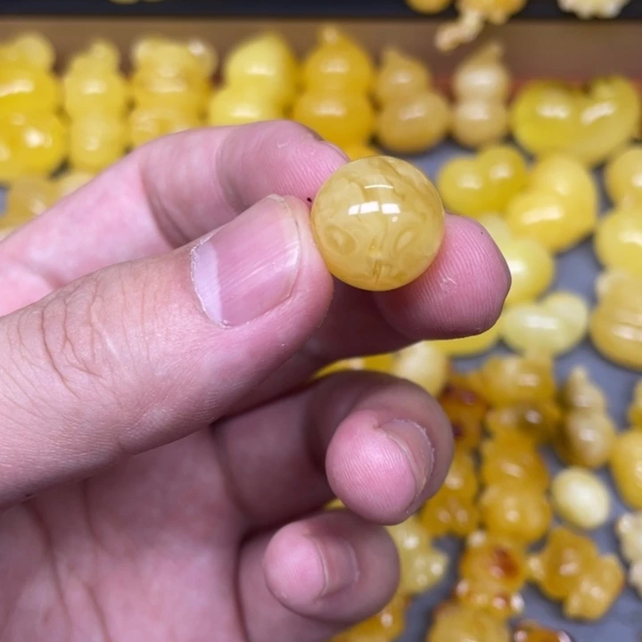 睿****琥珀未镶嵌珠宝奇石