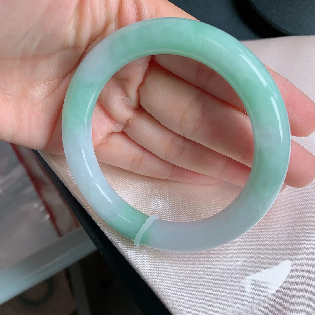 缅甸天然a货翡翠58圆条圈口白底青手镯