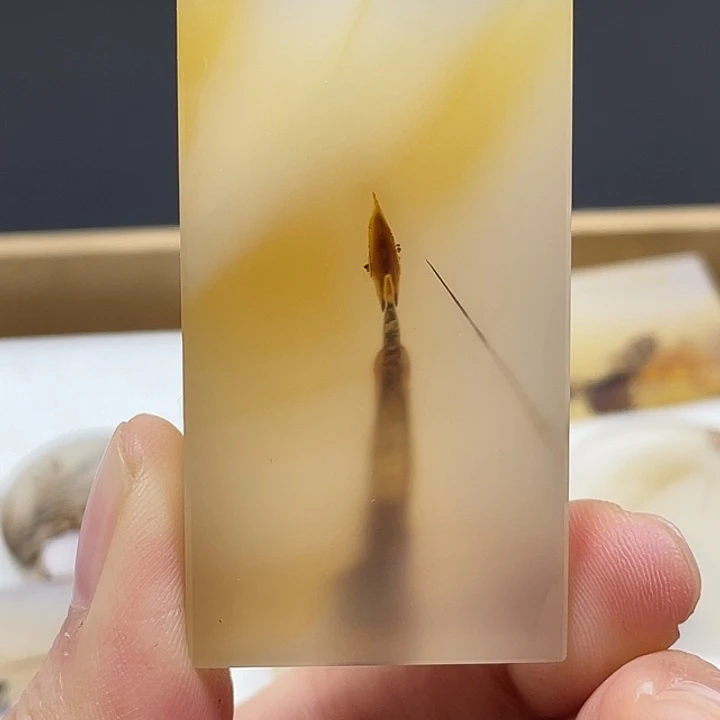 我***菜玛瑙/玉髓未镶嵌颈饰