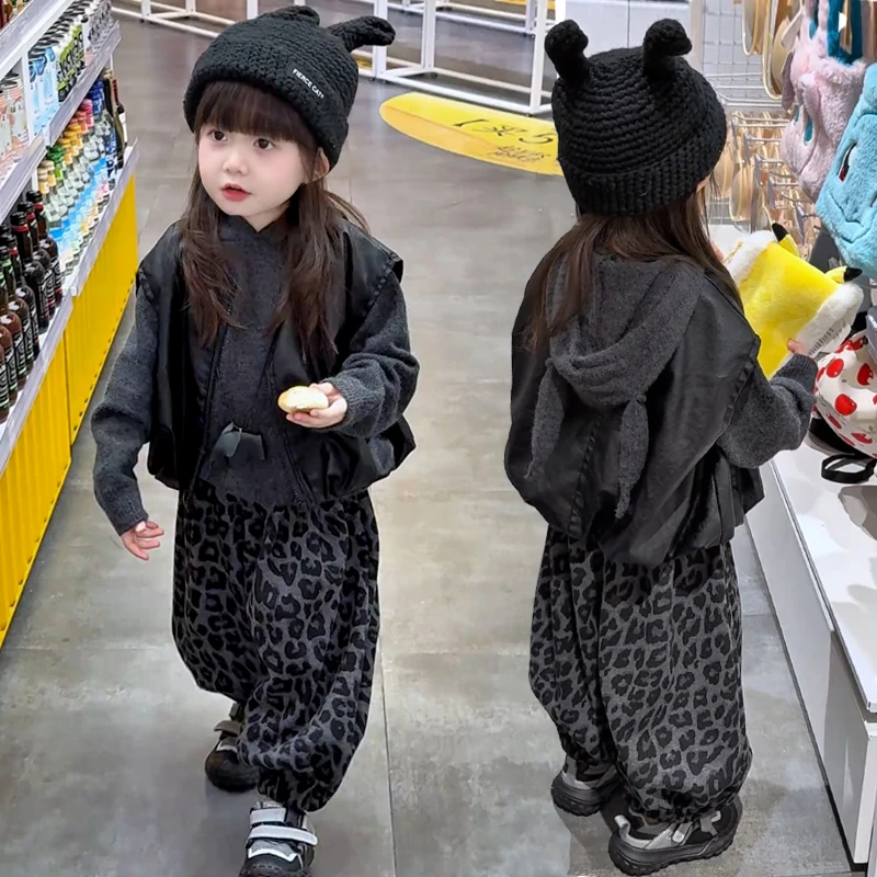 韩版童装女童套装2025新款秋装巨好看儿童洋气黑色皮衣马甲豹纹裤