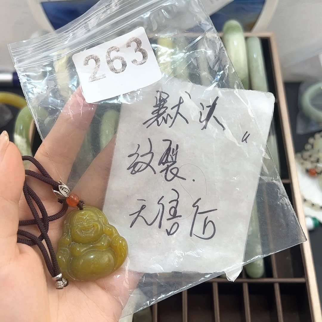未镶嵌蛇纹石玉颈饰