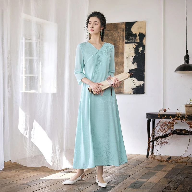 生活在左2025春季新品100%棉绣花新中式气质连衣裙宽松1951207新.