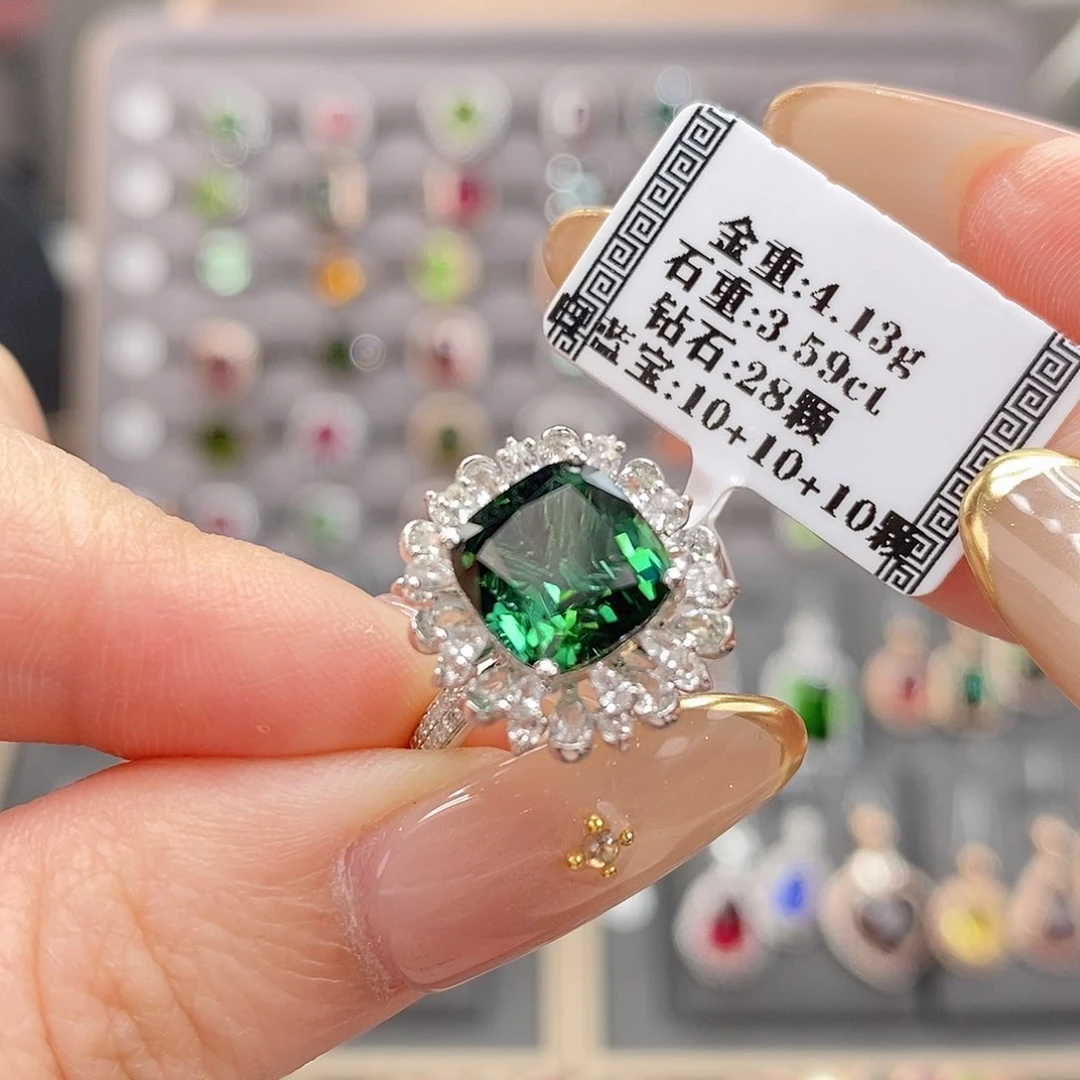 碧玺戒指18K金镶嵌3.59。