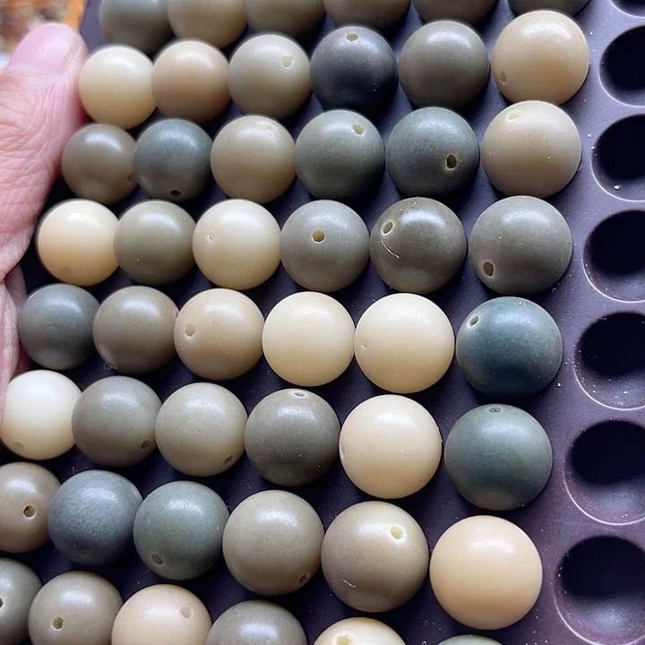 白玉菩提吊坠瑕疵14.7青提圆珠30颗卡灯牌宠30颗