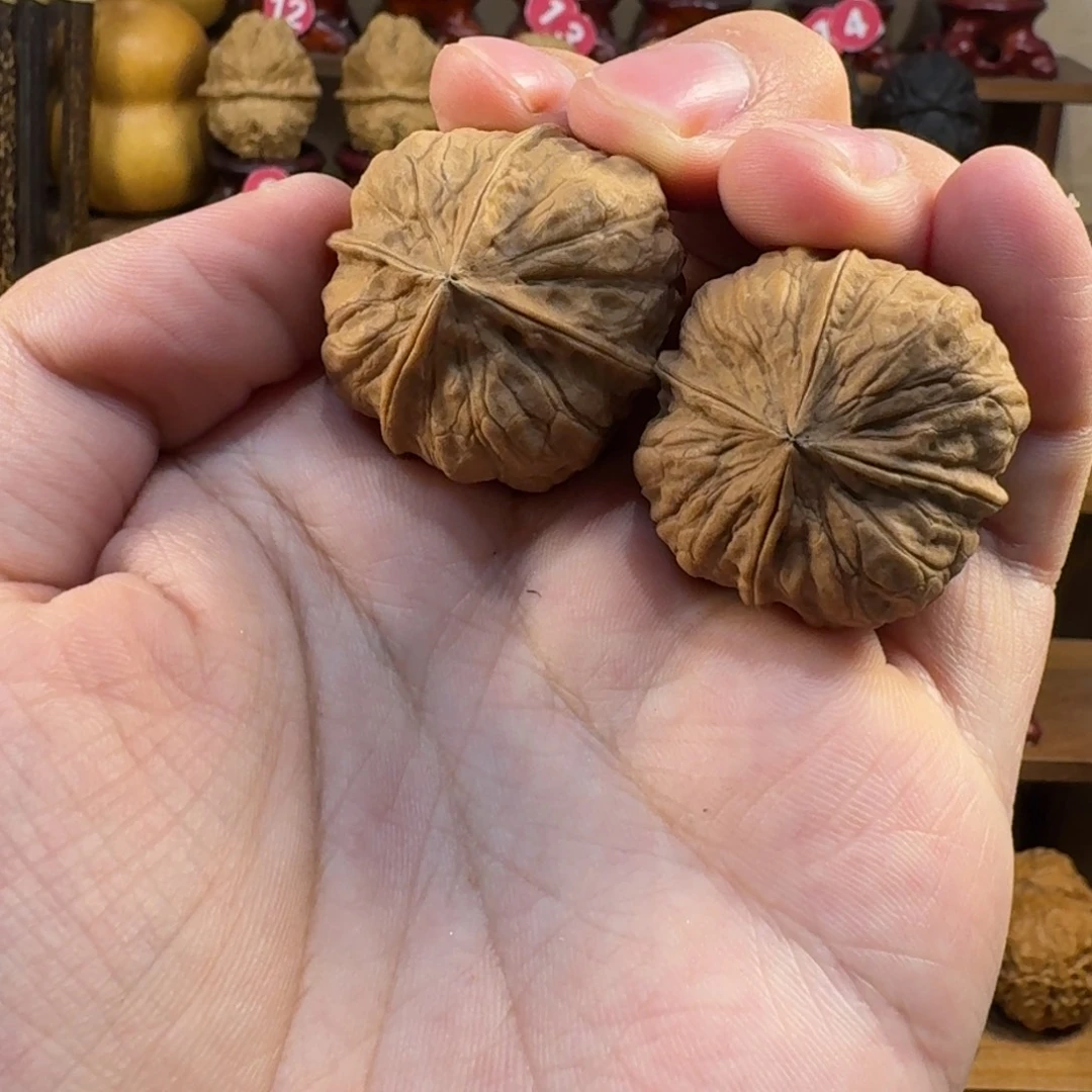 铁核桃把件树纹炸四