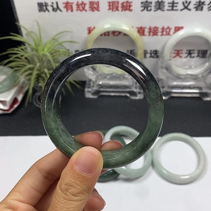 未镶嵌手镯翡翠22号。 50.5圈